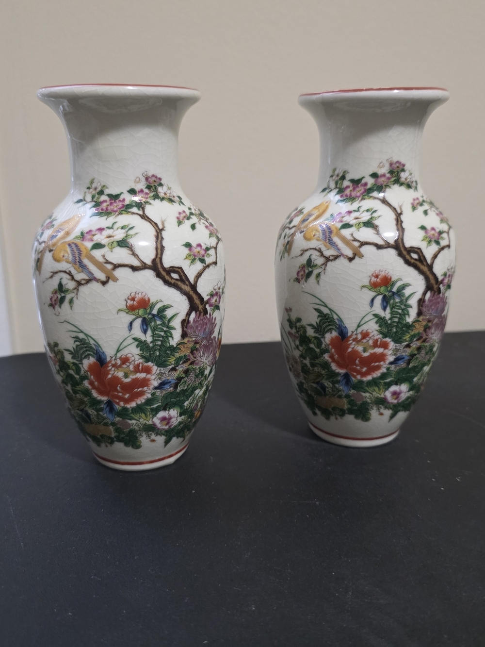 Pair of Floral Porcelain Vases in White and Red - MADE IN JAPAN